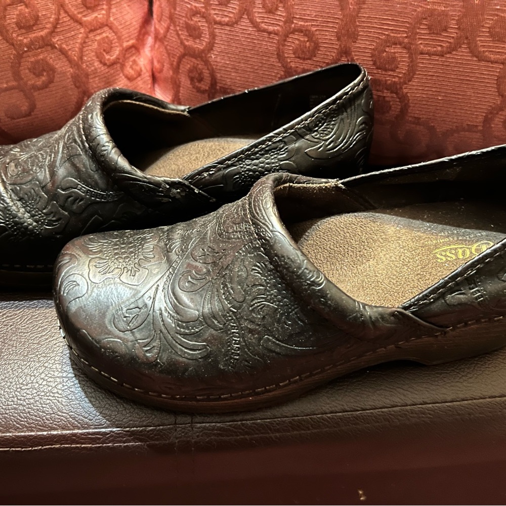 Bass for women clogs size 7M EUC brown tapestry design